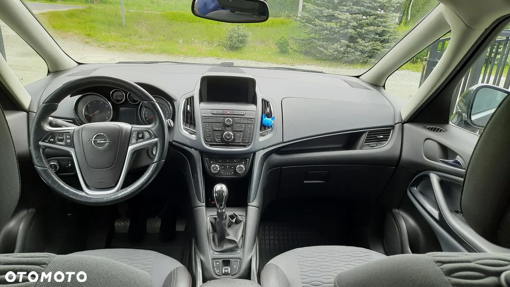 Opel Zafira - 10