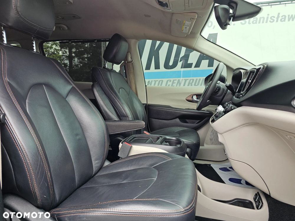 Chrysler Pacifica - 14