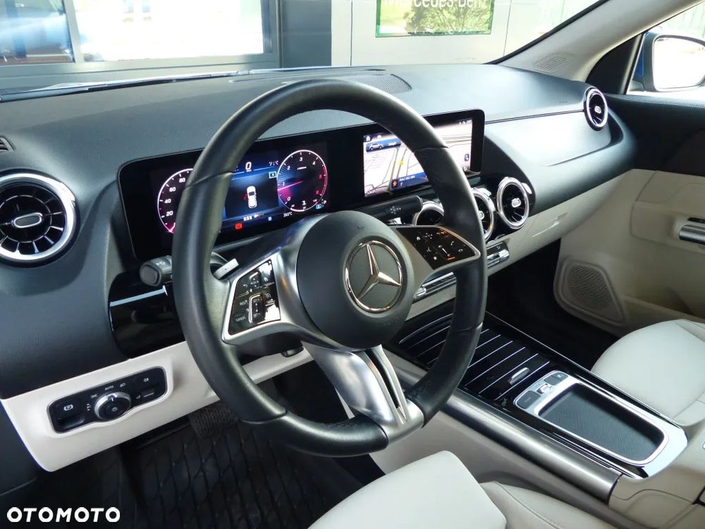 Mercedes-Benz GLA 200 d Progressive 8G-DCT - 11