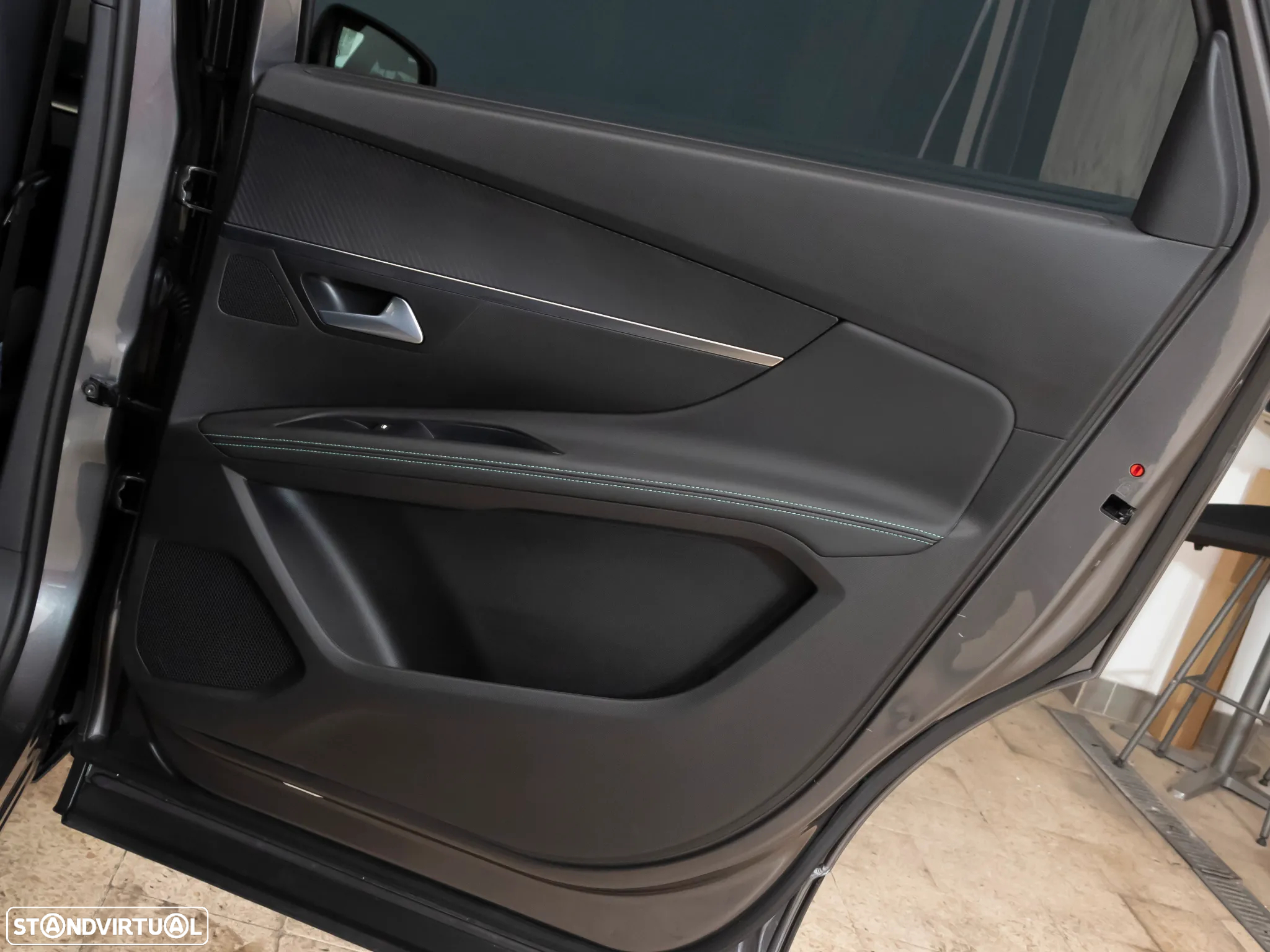 Peugeot 5008 1.2 PureTech Allure EAT8 - 10