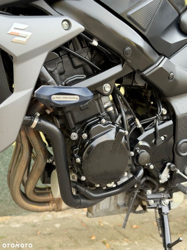 Suzuki GSR - 31