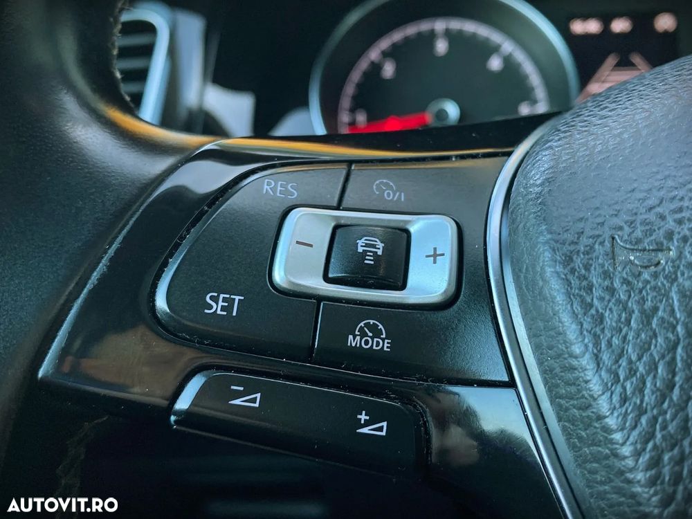 Volkswagen Golf 1.6 TDI DSG Join - 16