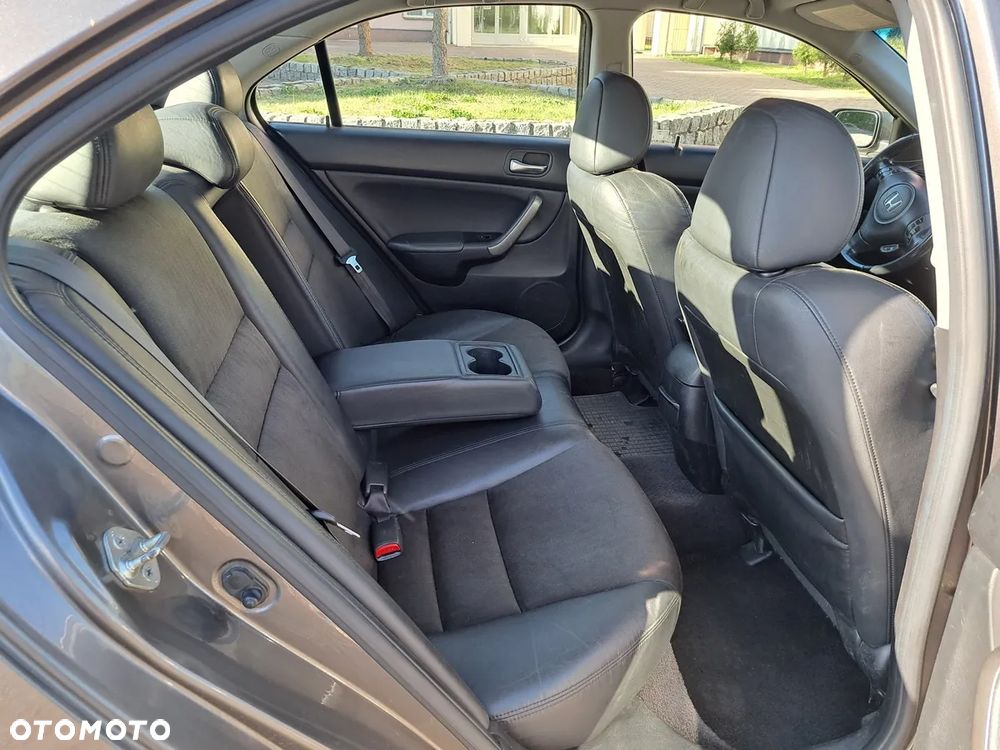 Honda Accord 2.0 Sport - 16