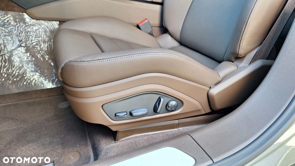 Porsche Panamera 4 E-Hybrid - 25