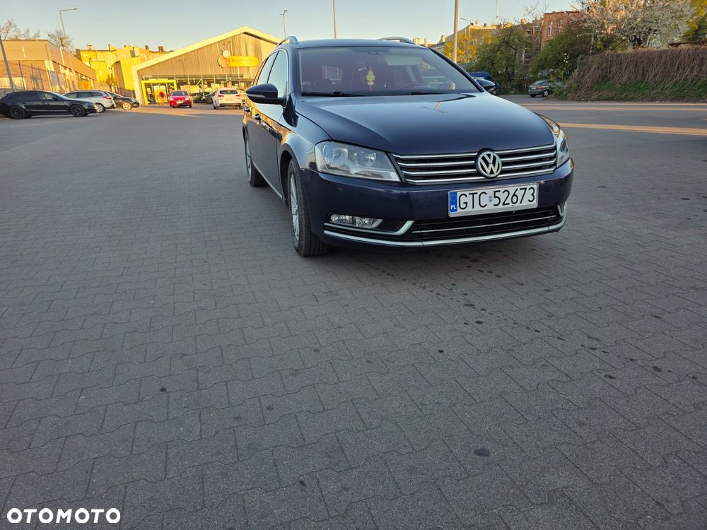 Volkswagen Passat - 1