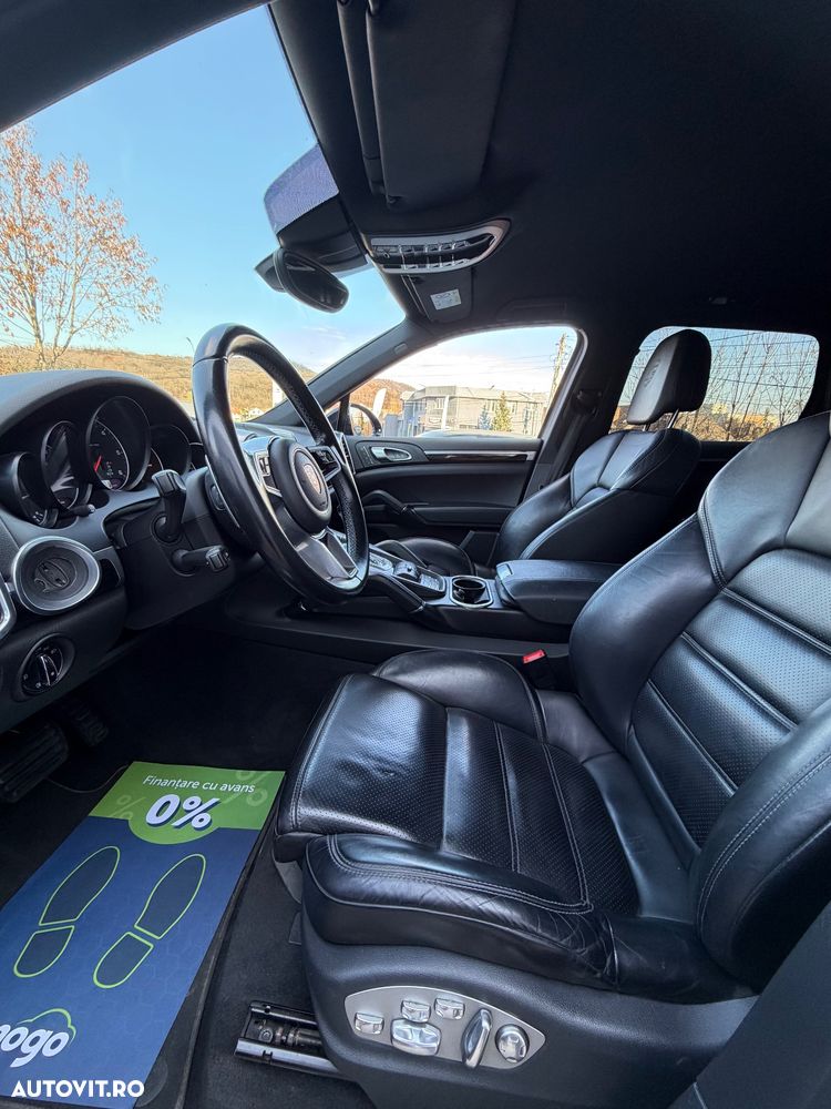 Porsche Cayenne 3.0 L - 23