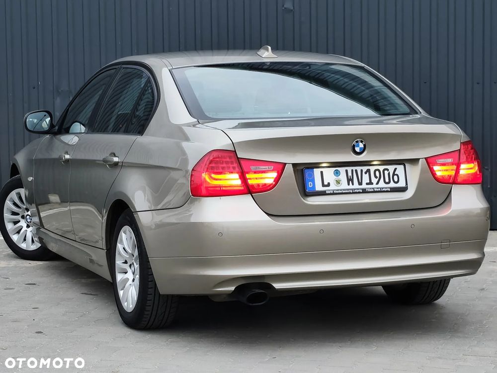 BMW Seria 3 318i Edition Exclusive - 18