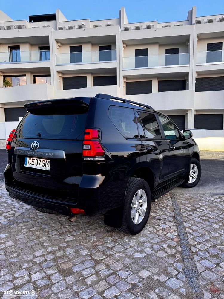 Toyota Land Cruiser 2.8 D-4D Auto Executive - 3