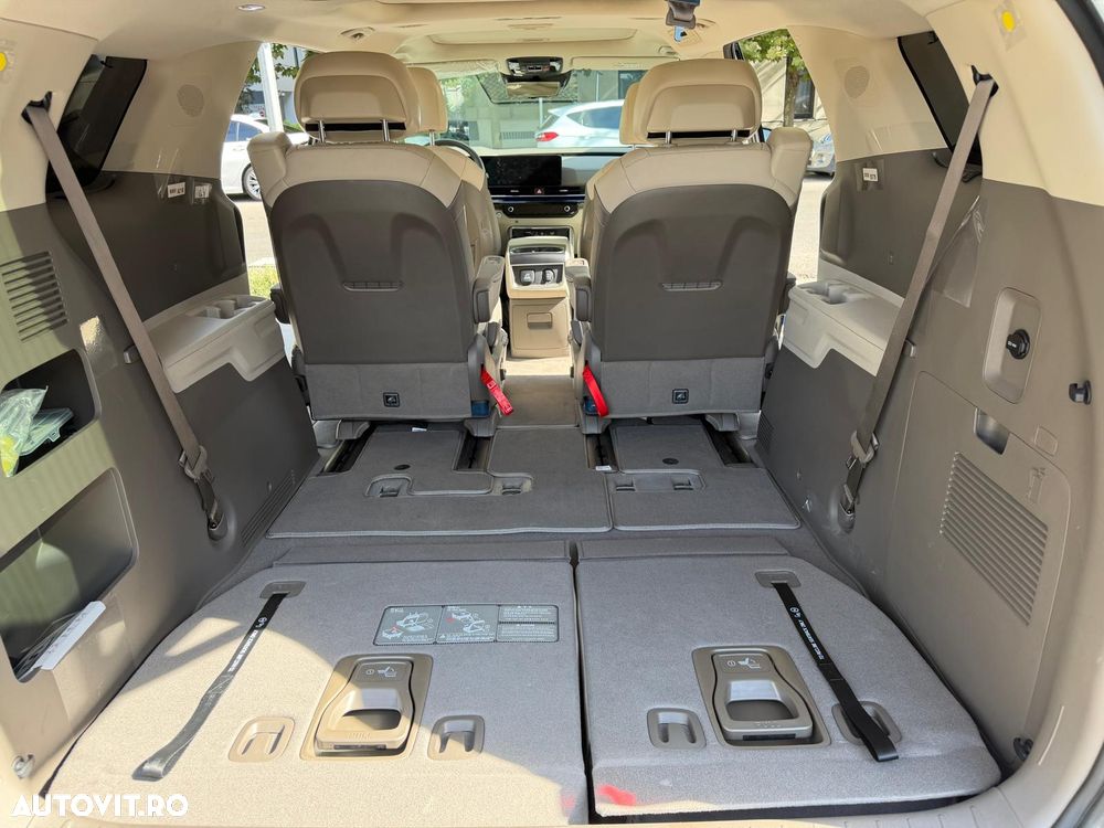 Kia Carnival - 25
