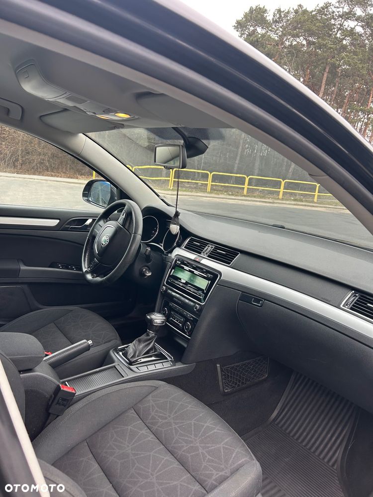 Skoda Superb 2.0 TDI Family DSG - 8