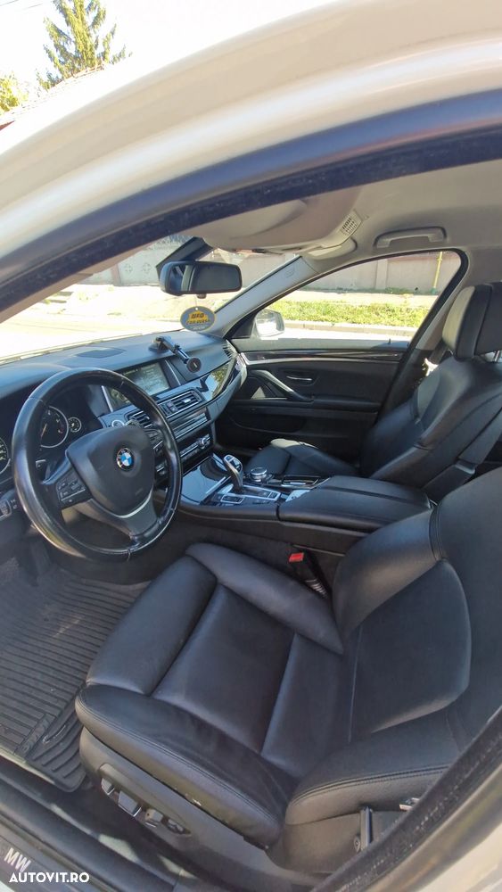 BMW Seria 5 525d xDrive AT - 13