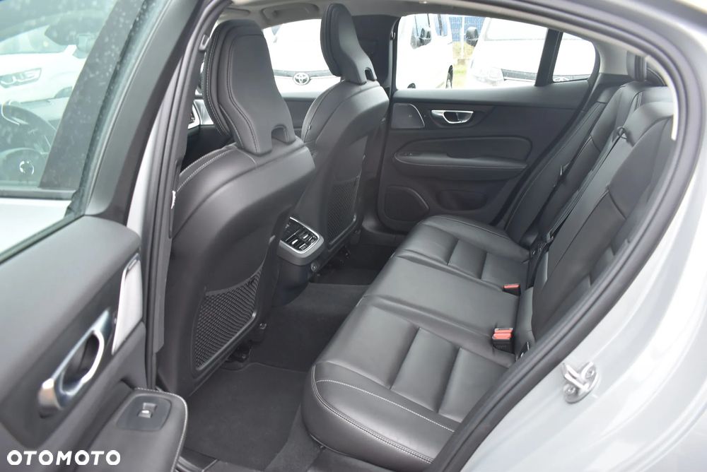 Volvo S60 B5 B AWD Ultimate Dark - 12