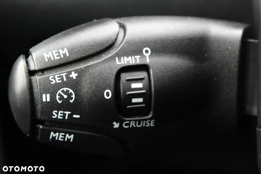 Peugeot 2008 BlueHDi 110 Allure Pack - 18