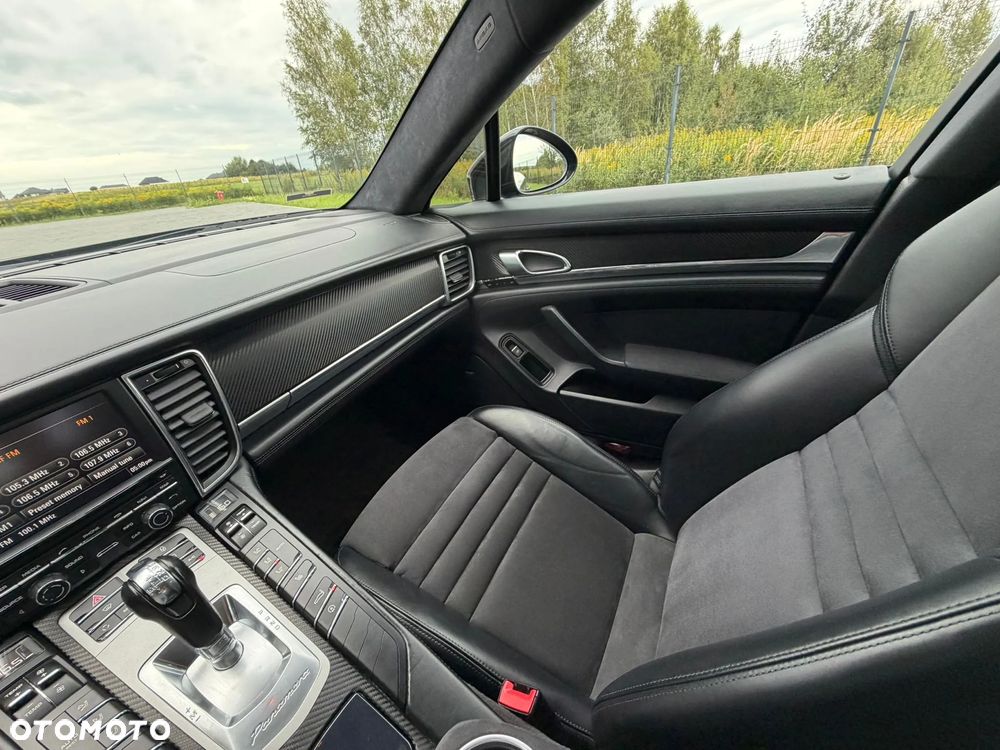 Porsche Panamera - 24
