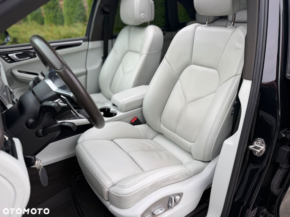 Porsche Macan - 25