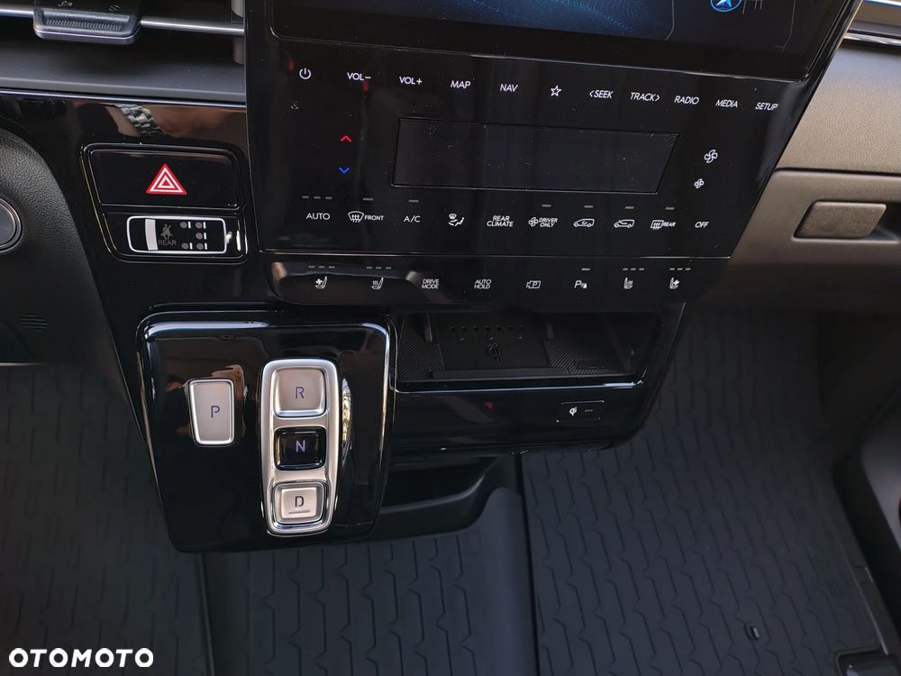 Hyundai Staria 1.6 T-GDI HEV Luxury - 22