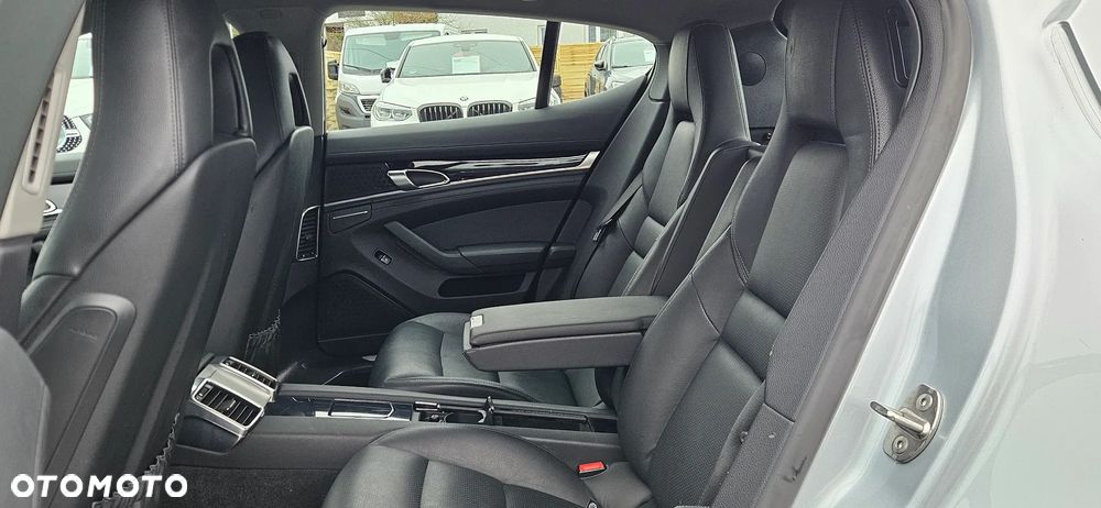 Porsche Panamera - 26