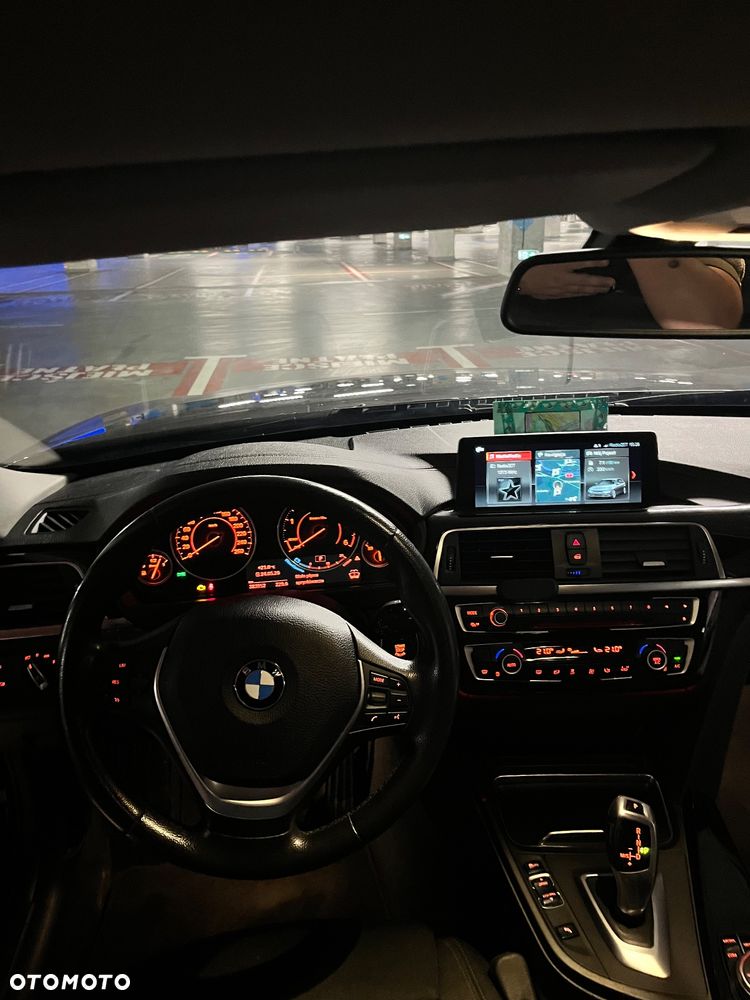 BMW Seria 3 318d Sport Line - 15