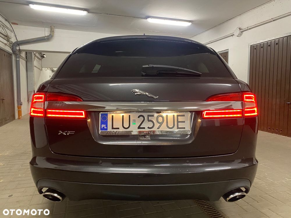 Jaguar XF - 10