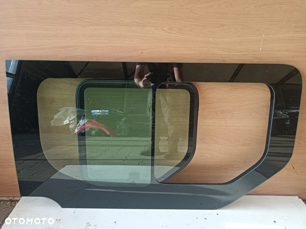 SZYBA BOCZNA PRAWA OTWIERANA RENAULT TRAFIC II OPEL VIVARO A NISSAN PRIMASTAR