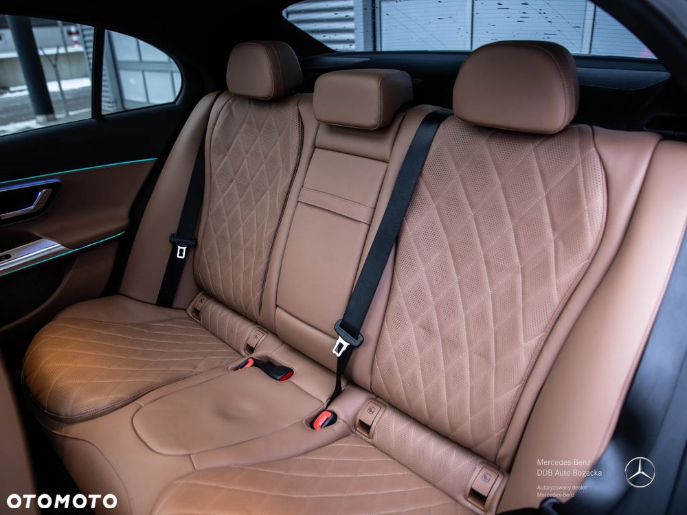 Mercedes-Benz Klasa E 200 mHEV 4-Matic AMG 9G-Tronic - 11