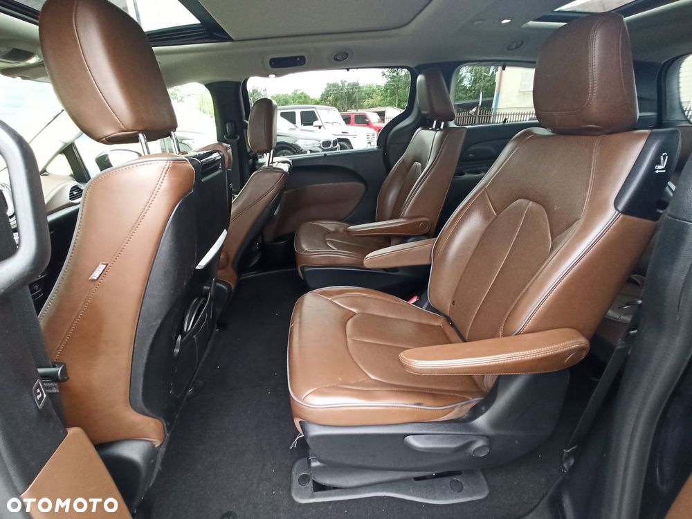 Chrysler Pacifica - 8