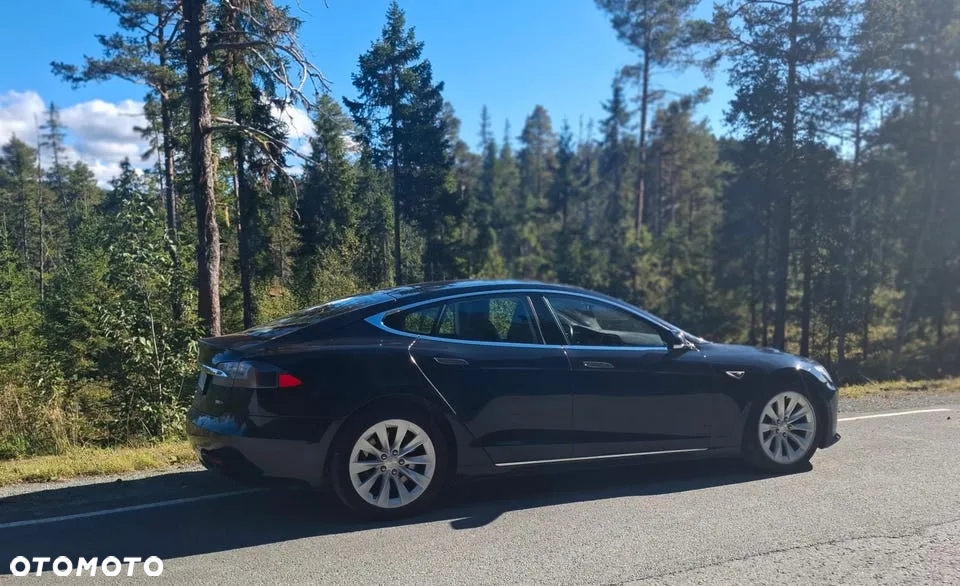 Tesla Model S - 8