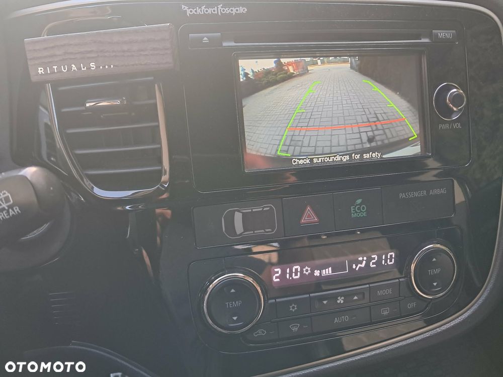 Mitsubishi Outlander - 12