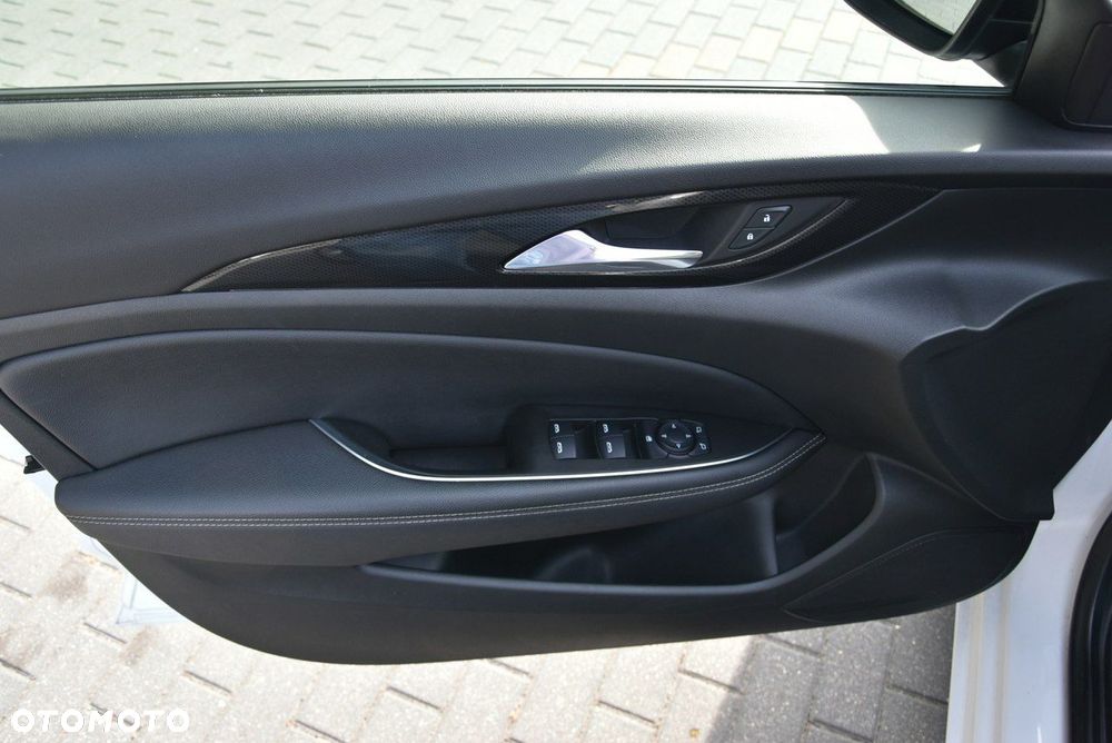 Opel Insignia - 24