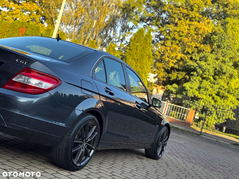 Mercedes-Benz Klasa C 180 CGI Automatik BlueEFFICIENCY Avantgarde - 37