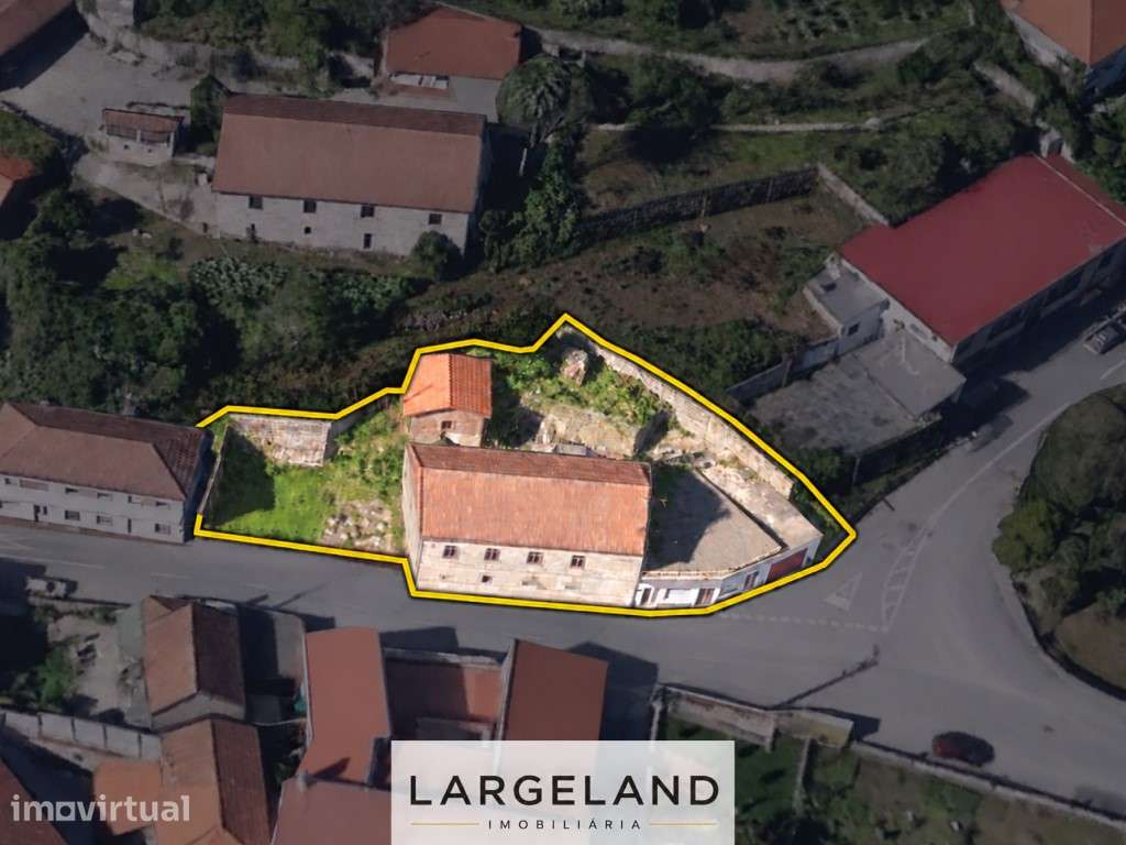 Moradia para reabilitar em Romariz, com áreas generosas e grande po... - Grande imagem: 5/22