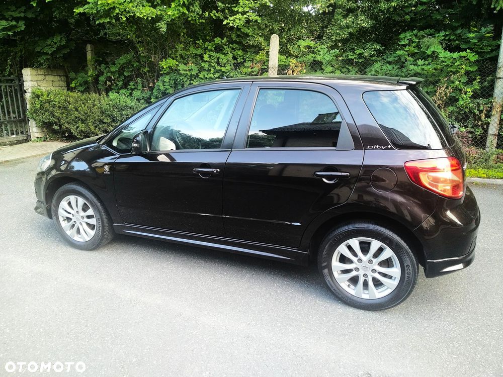 Suzuki SX4 1.6 Comfort Plus - 10