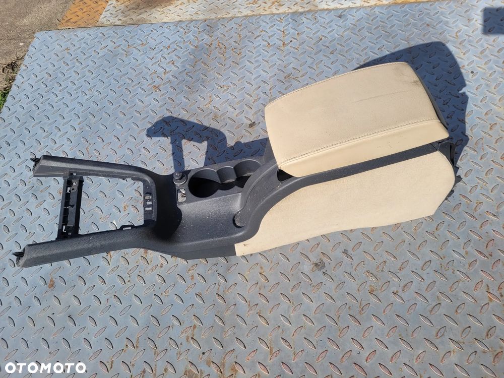 Podłokietnik tunel środkowy skórzany Skoda Octavia 2 II Europa 2007r - 1