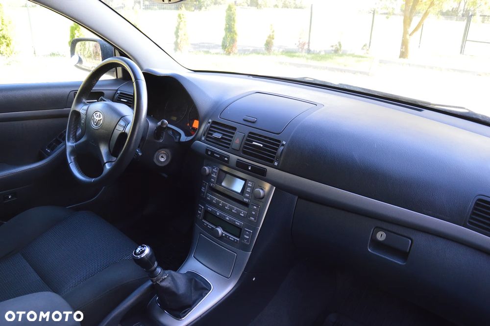 Toyota Avensis - 16