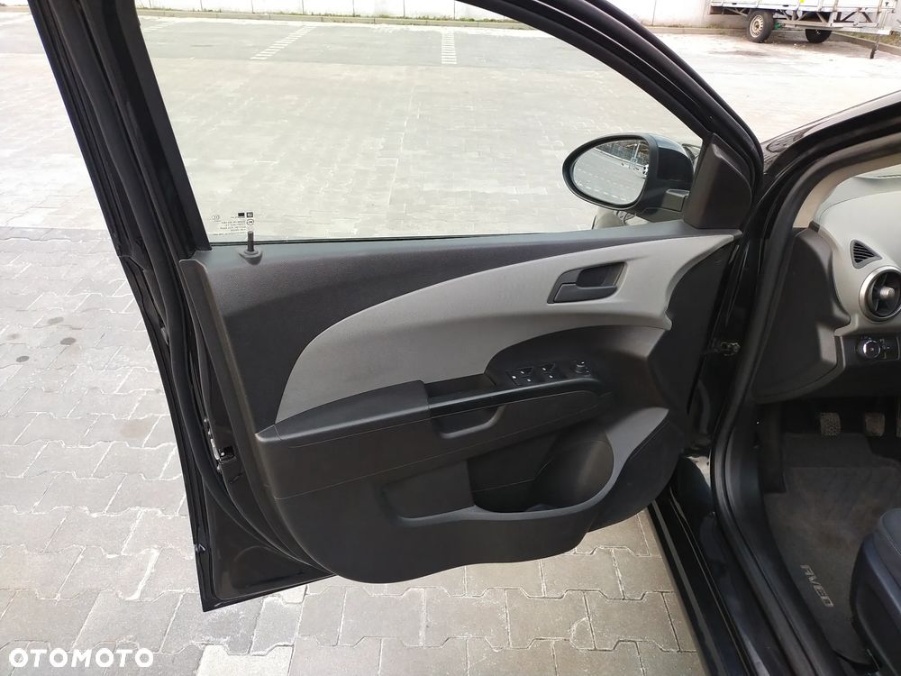 Chevrolet Aveo 1.4 16V LS - 8