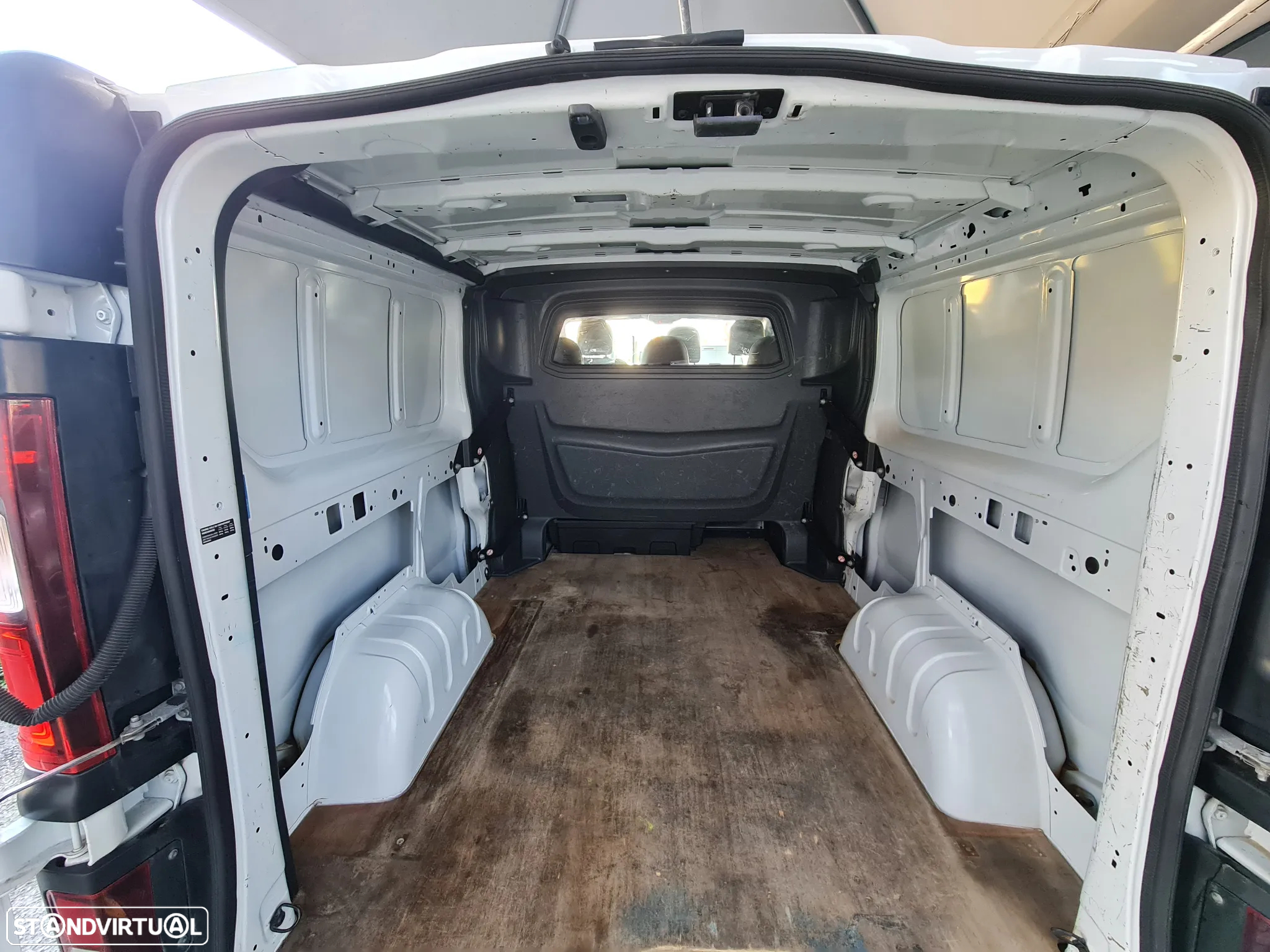 Renault TRAFIC 2.0 Dci 120CV * 6 Lug /Bluetooth/ AC/ IVA DEDUTÍVEL * - 31