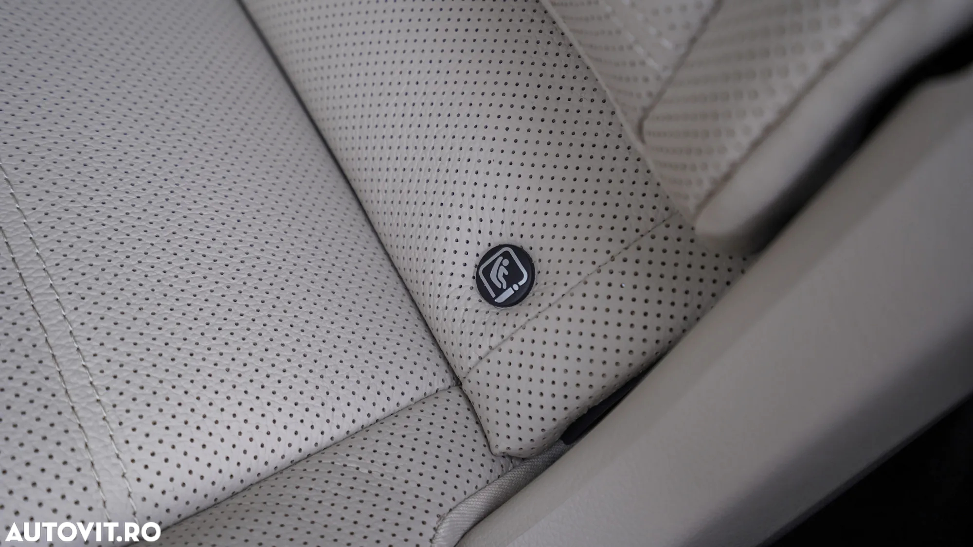 Mercedes-Benz GLS - 32