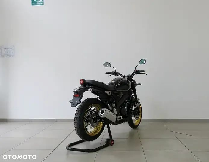 Yamaha XSR - 7