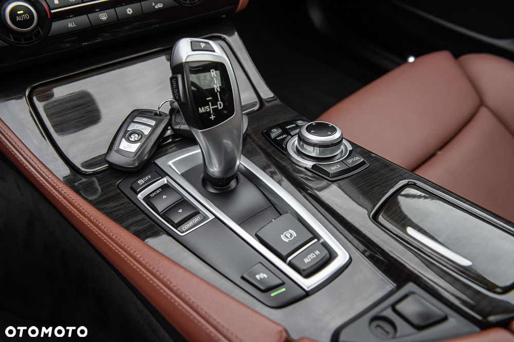 BMW Seria 5 528i Sport-Aut - 27