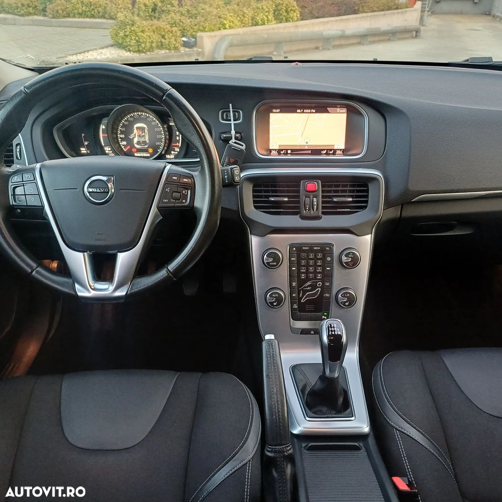 Volvo V40 2017 diesel, 7.990 € — imagine 6