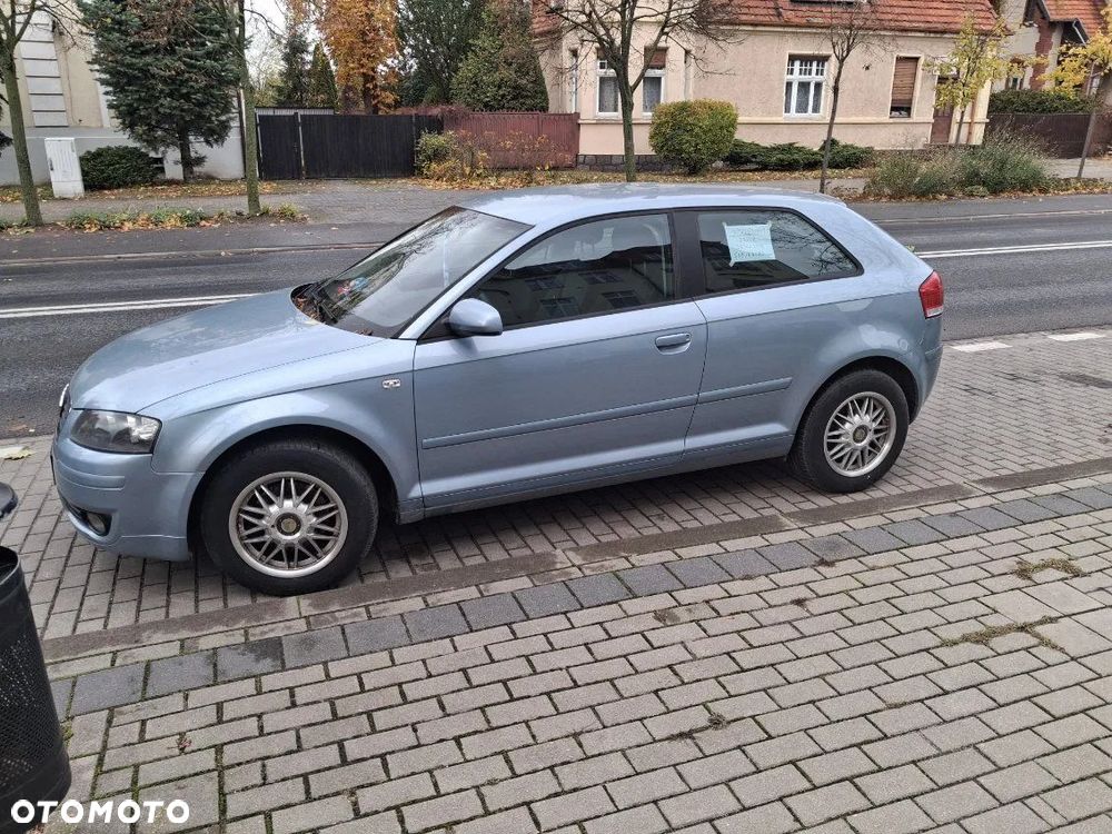 Audi A3 3-drzwiowe 1.6 FSI Attraction - 1
