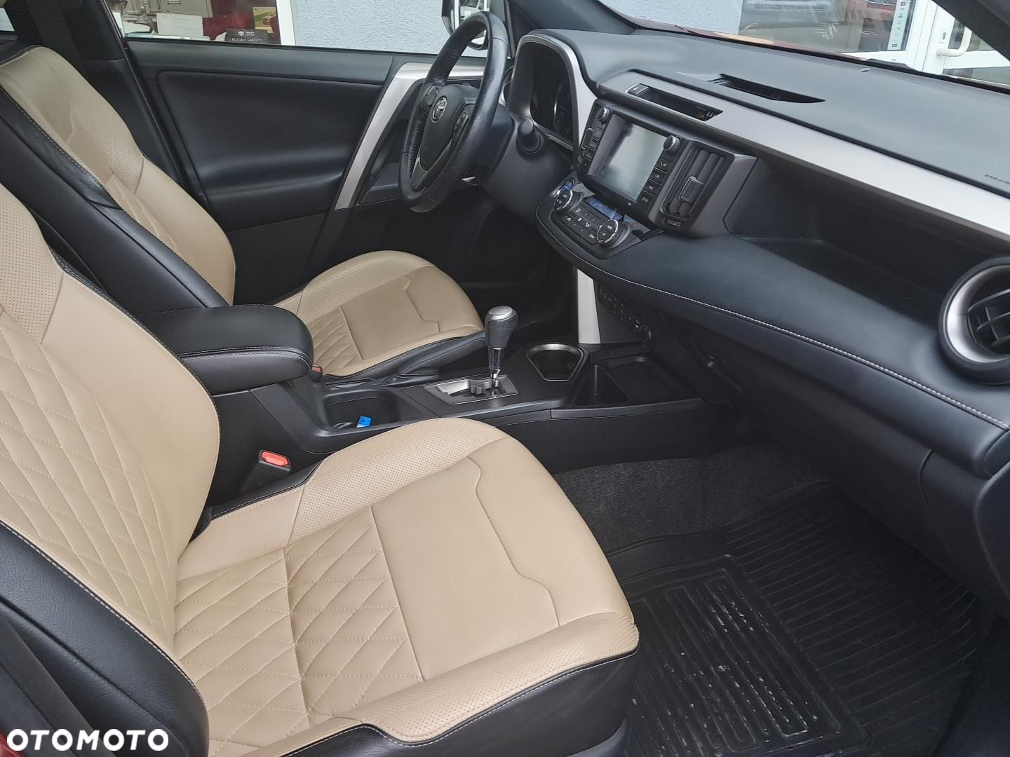 Toyota RAV4 - 10