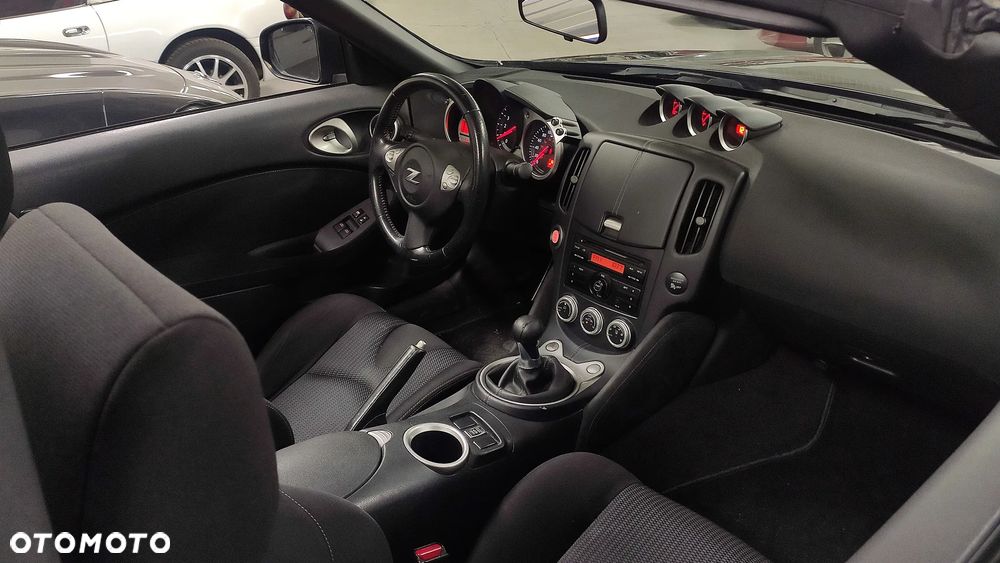 Nissan 370 Z - 11