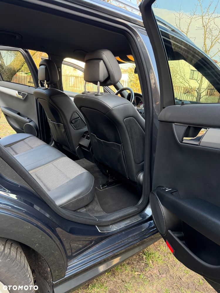 Mercedes-Benz Klasa C 250 CDI 4Matic 7G-TRONIC Avantgarde Edition - 20