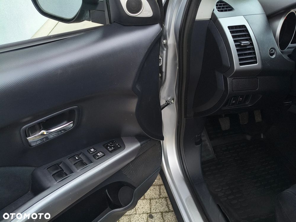Mitsubishi Outlander 2.2 DI-D 4WD Instyle - 16