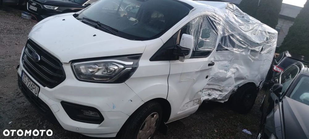 Ford Tourneo Custom - 4