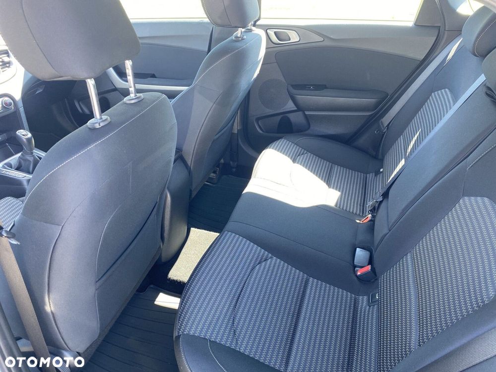Kia Ceed - 11