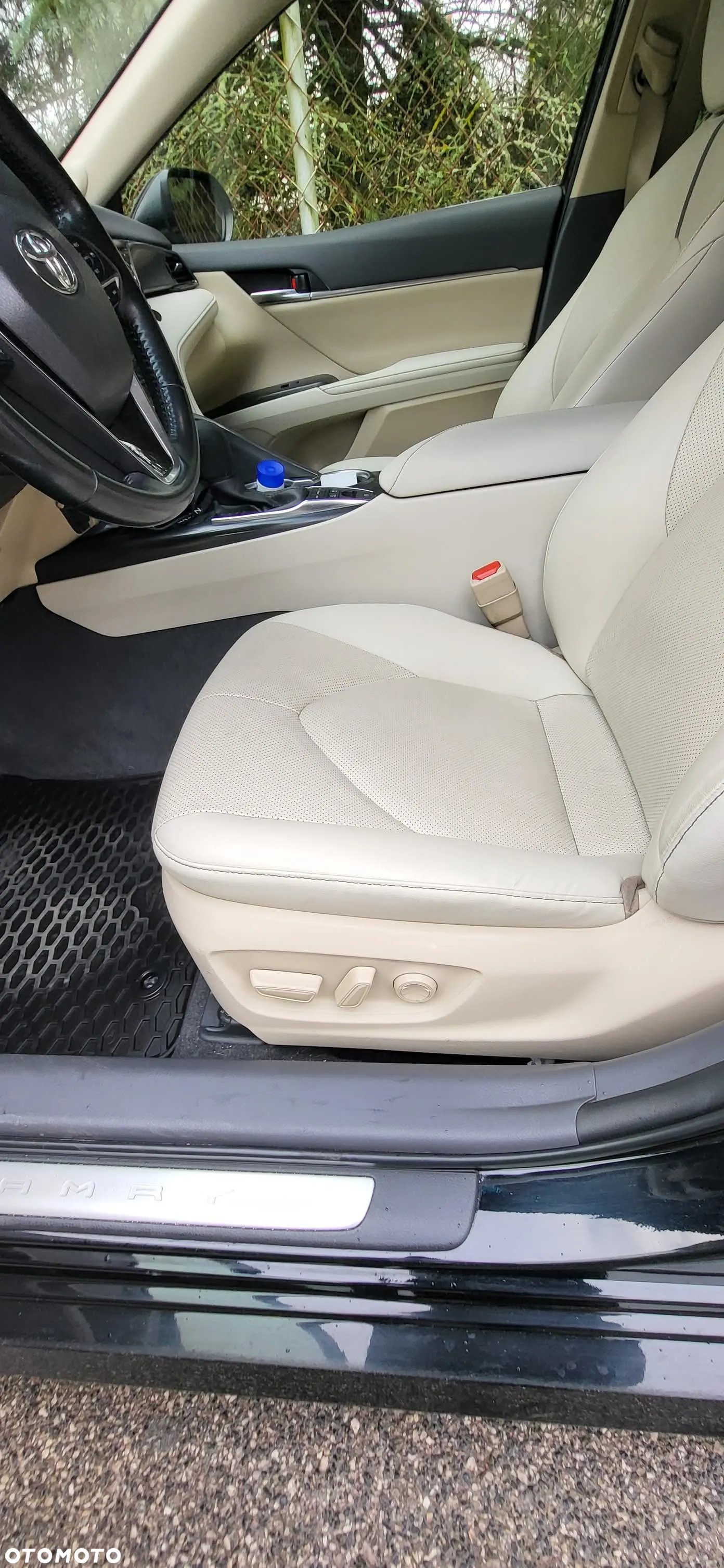 Toyota Camry 2.5 Hybrid Executive CVT - 18