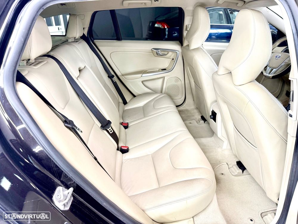 Volvo V60 2.0 D3 Momentum - 12