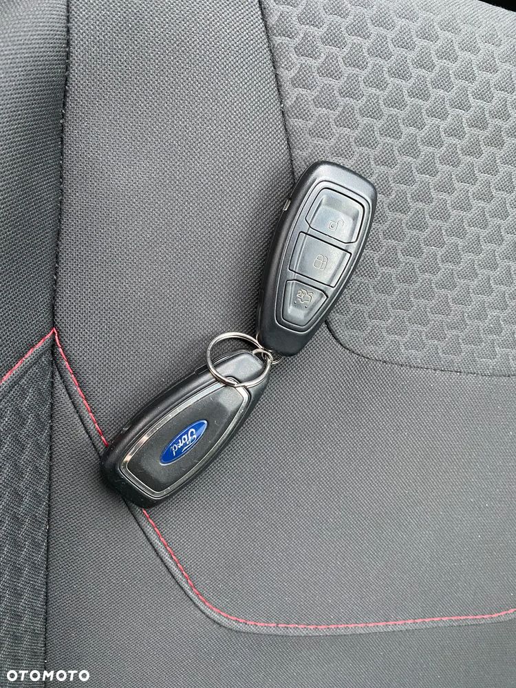 Ford Focus 1.5 EcoBlue Start-Stopp-System ST-LINE - 31